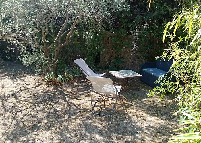 Agreable, A Proximite Du Centre Historique, Golf Academy *